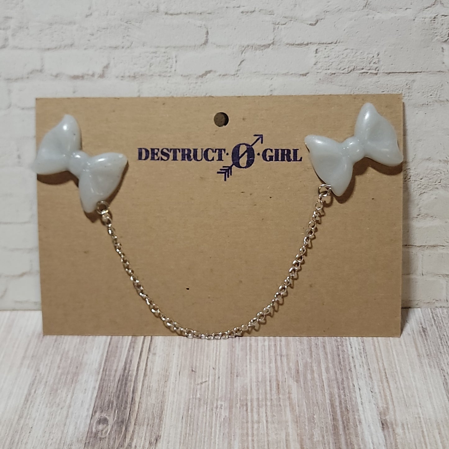 Bow Collar Pin